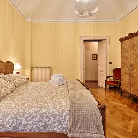 Acadamis -il Rifugio Dei Mercanti- Piazza Castello Apartamento *