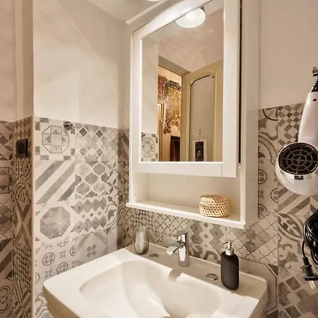 Acadamis -il Rifugio Dei Mercanti- Piazza Castello דירה *