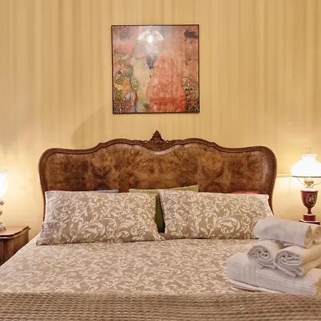 Apartment Acadamis -il Rifugio Dei Mercanti- Piazza Castello *