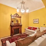 Acadamis -il Rifugio Dei Mercanti- Piazza Castello *