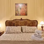 Apartamento Acadamis -il Rifugio Dei Mercanti- Piazza Castello *