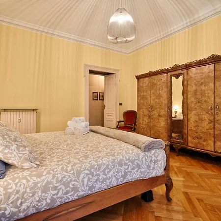 Acadamis -il Rifugio Dei Mercanti- Piazza Castello