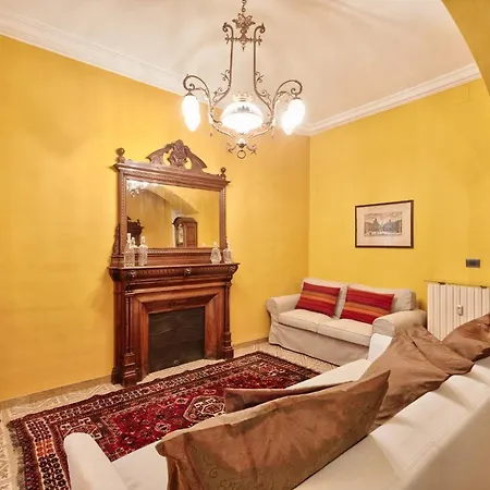 Acadamis -il Rifugio Dei Mercanti- Piazza Castello *