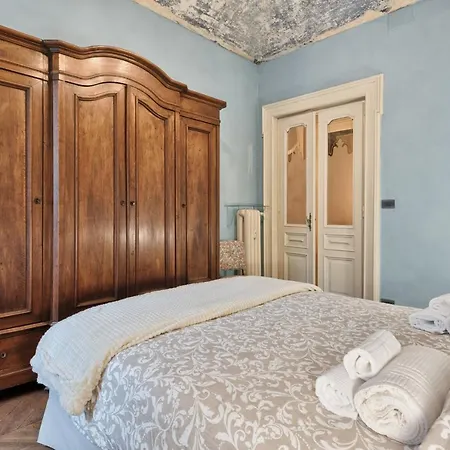 Acadamis -il Rifugio Dei Mercanti- Piazza Castello *